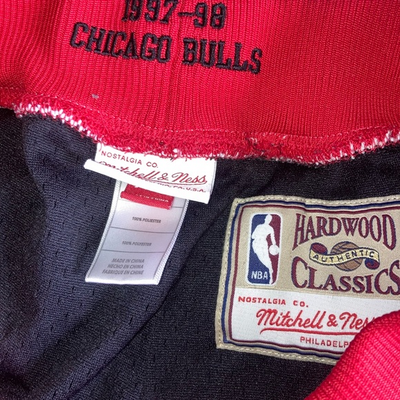 - Mitchell & Ness Chicago Bulls Athletic Shorts - Picture 4 of 5